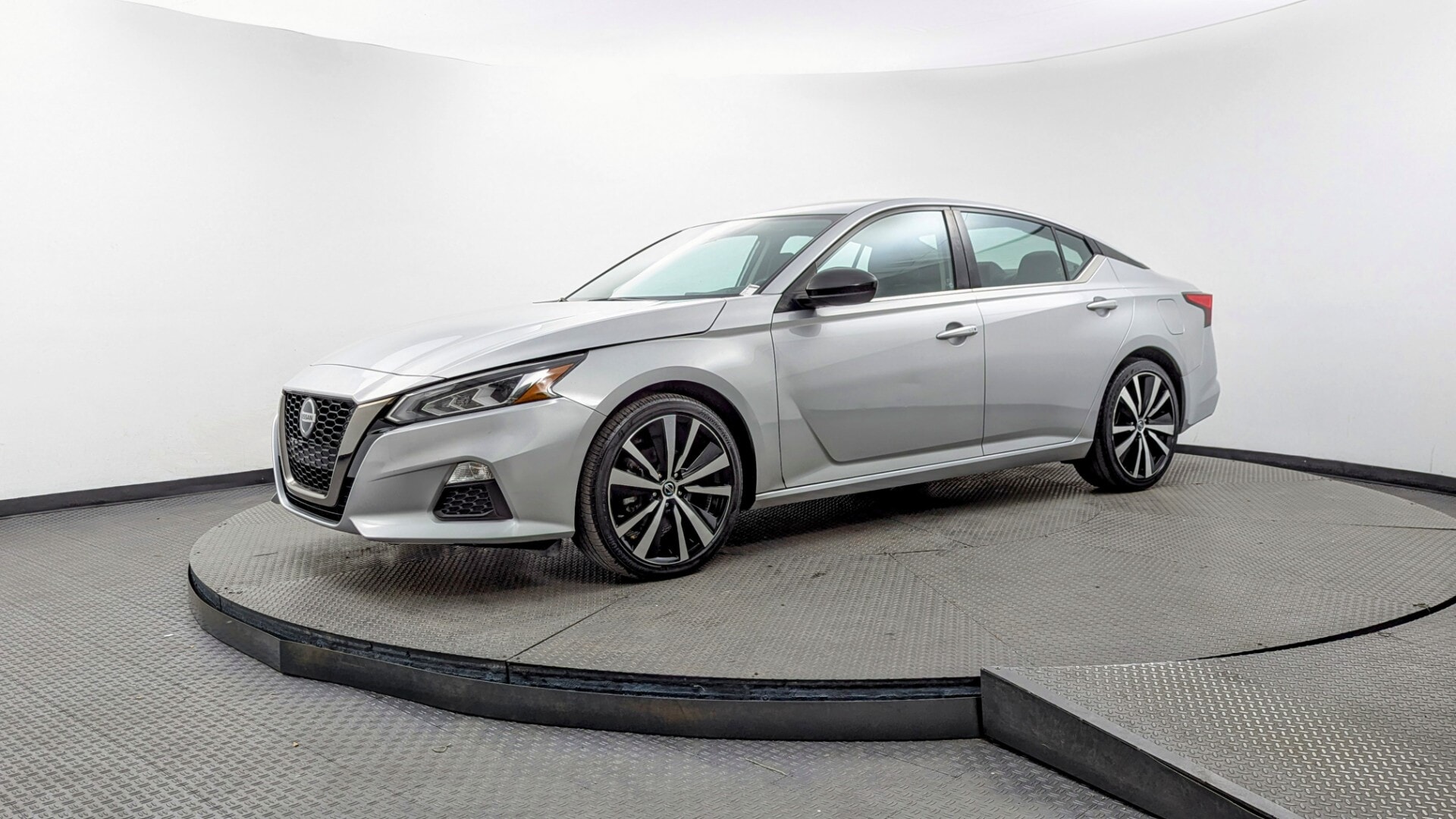 2022 Nissan Altima SR