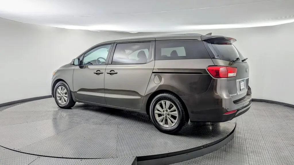 2016 Kia Sedona LX photo 3