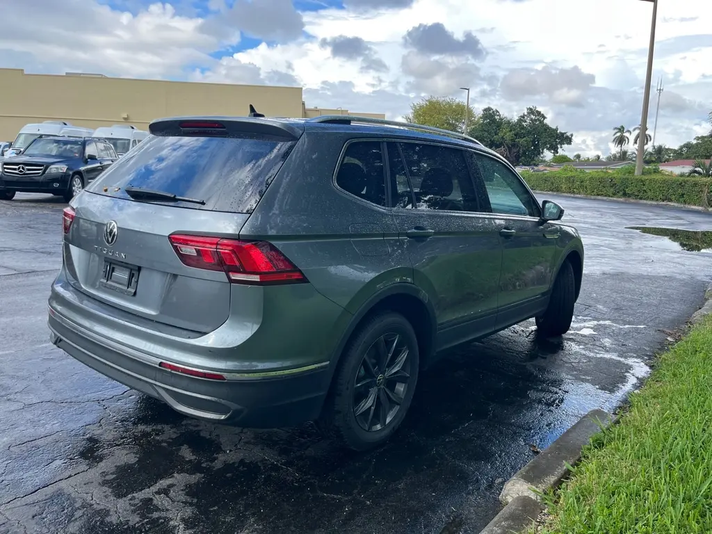 2022 Volkswagen Tiguan SE photo 2