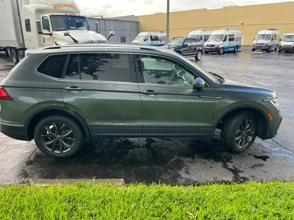 2022 Volkswagen Tiguan SE photo 3
