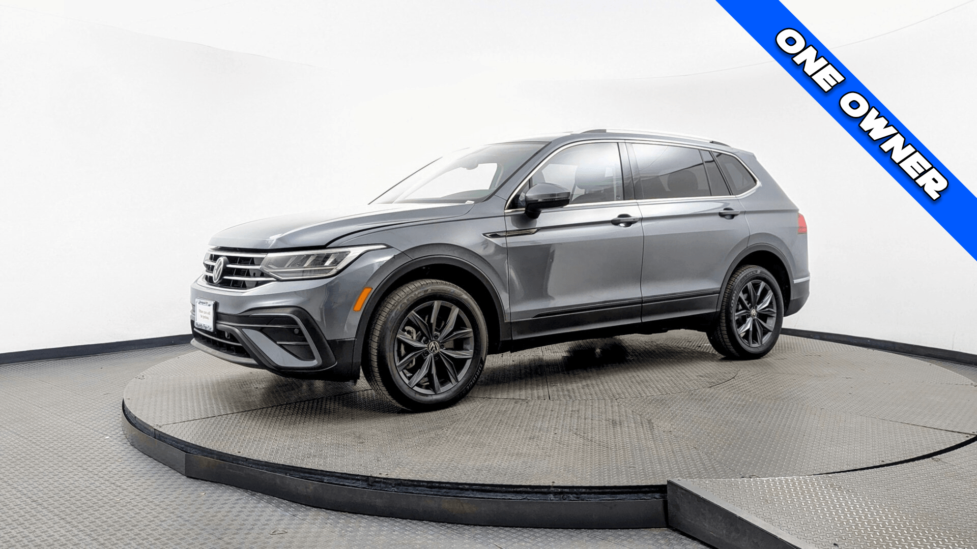 2022 Volkswagen Tiguan SE's photo