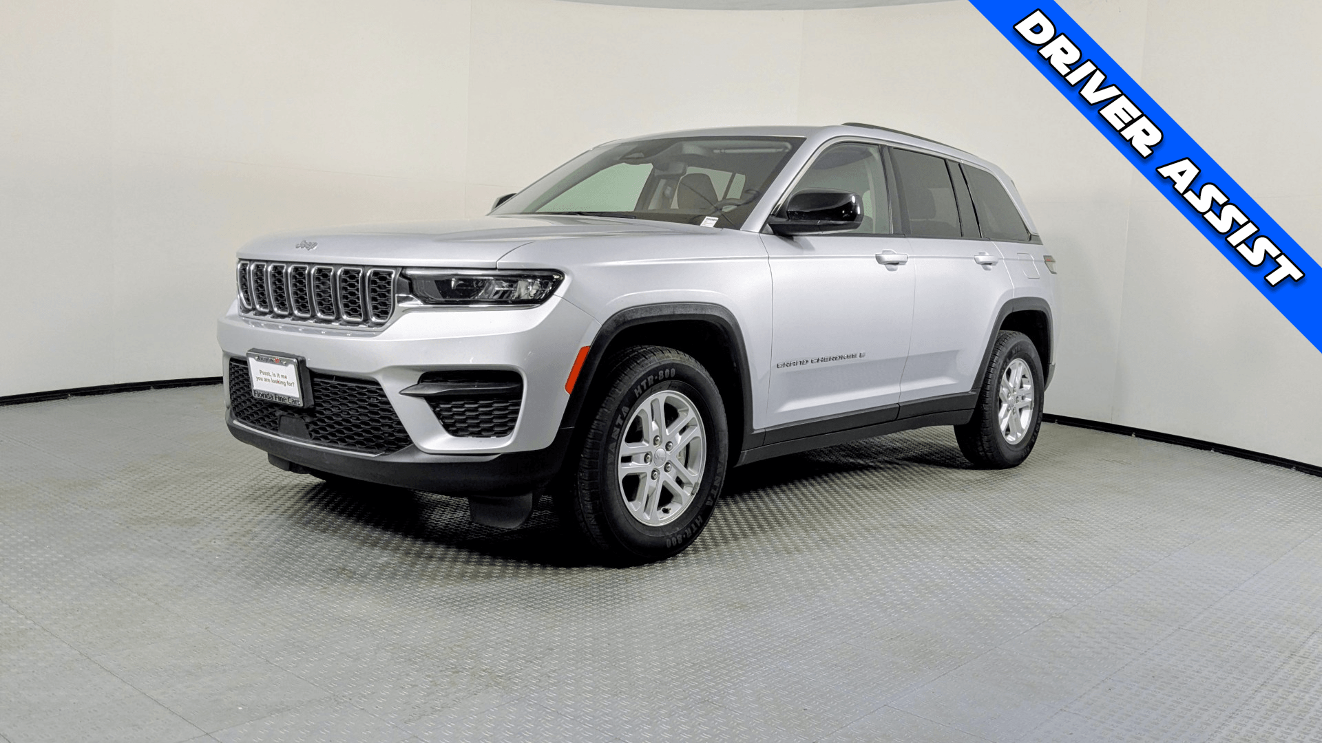 2024 Jeep Grand Cherokee Laredo's photo