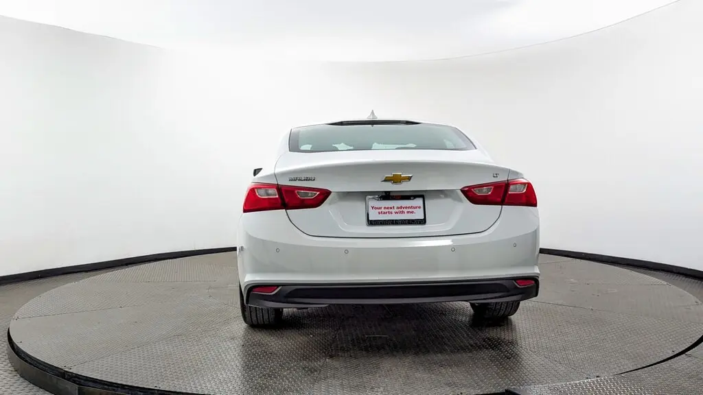 2024 Chevrolet Malibu 1LT photo 2