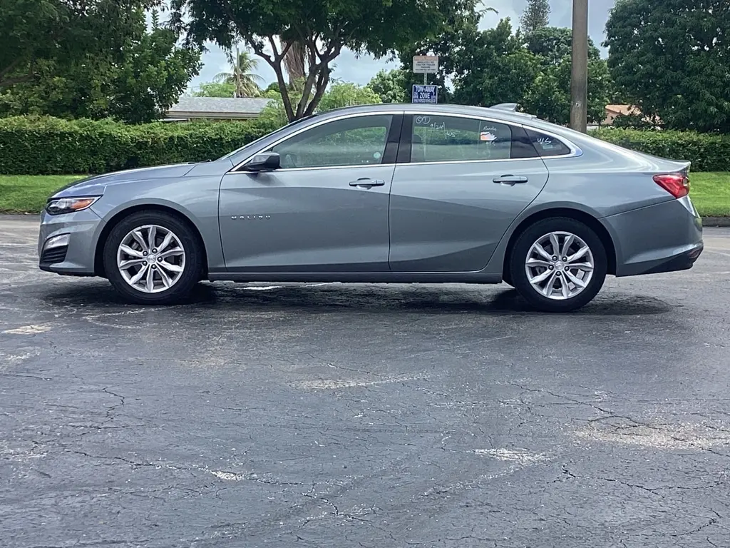 2023 Chevrolet Malibu 1LT photo 2
