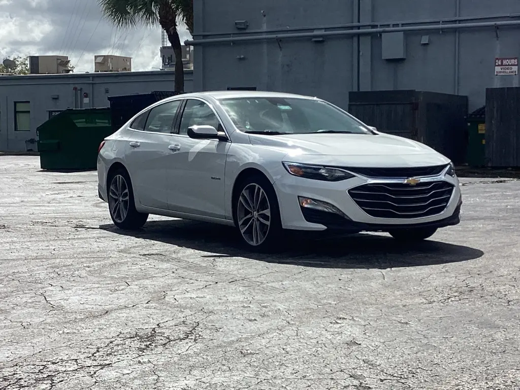 2023 Chevrolet Malibu 1LT photo 2