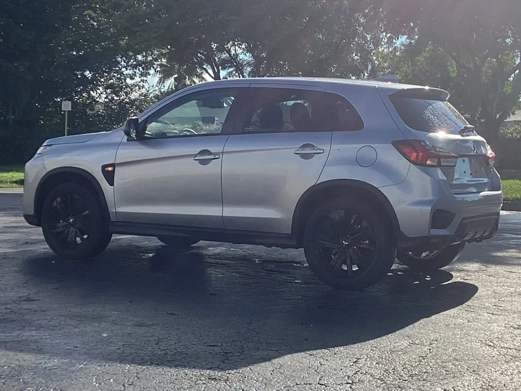 2025 Mitsubishi Outlander Sport S photo 2