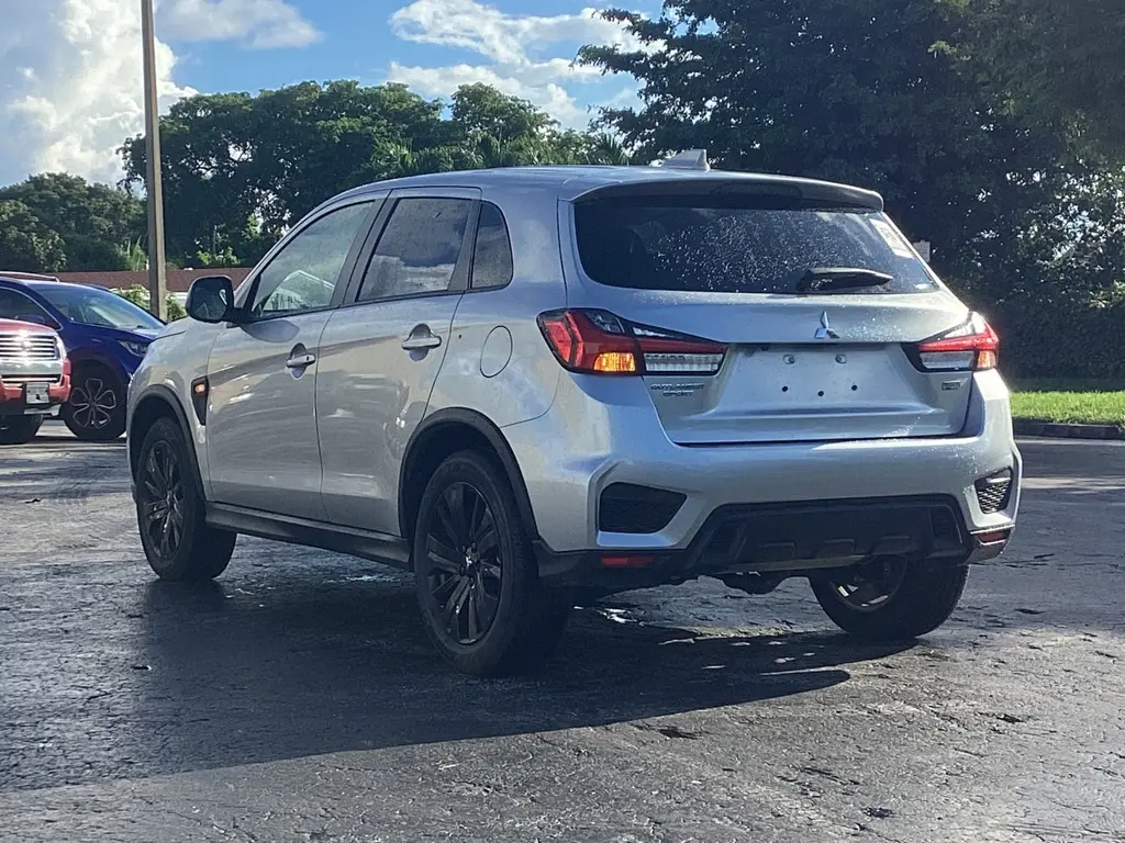 2025 Mitsubishi Outlander Sport S photo 3