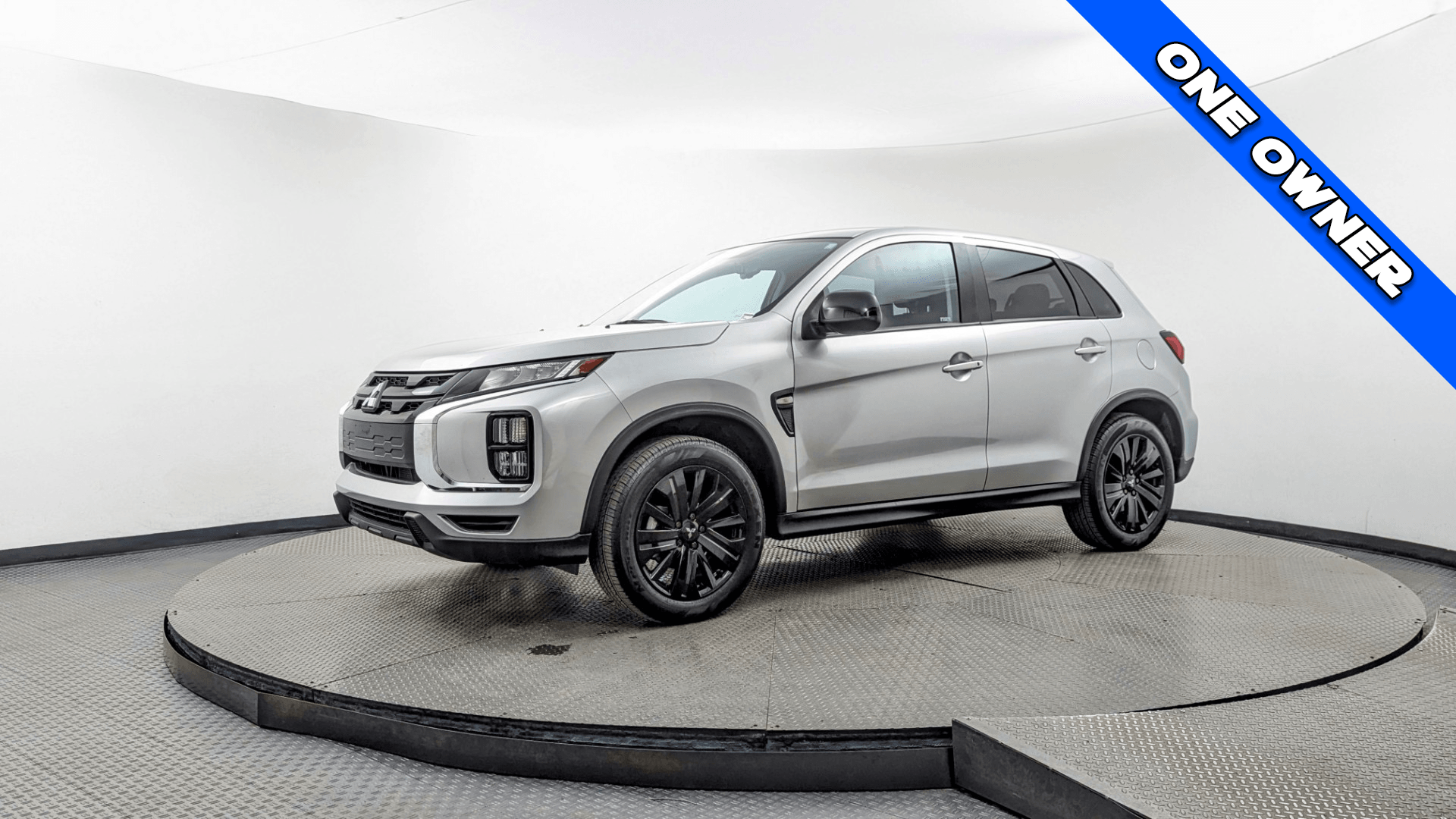 2025 Mitsubishi Outlander Sport LE's photo