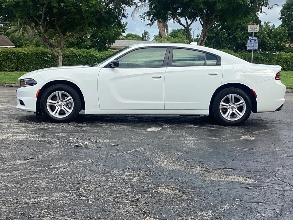 2023 Dodge Charger SXT photo 3