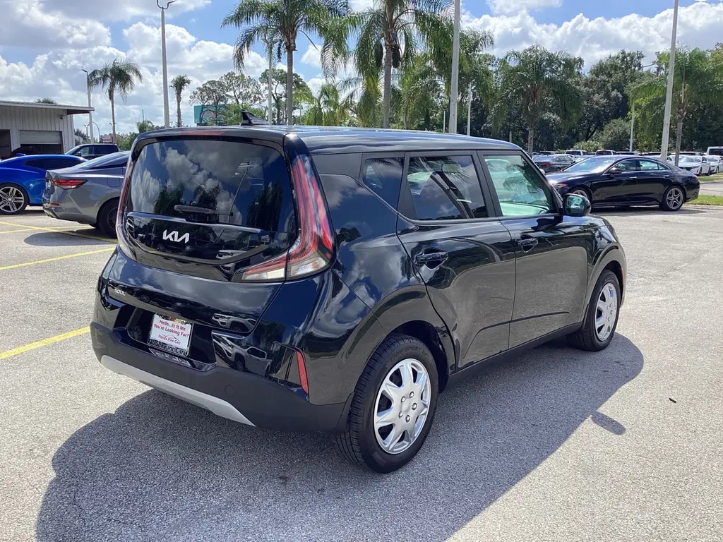 2023 Kia Soul LX S photo 2