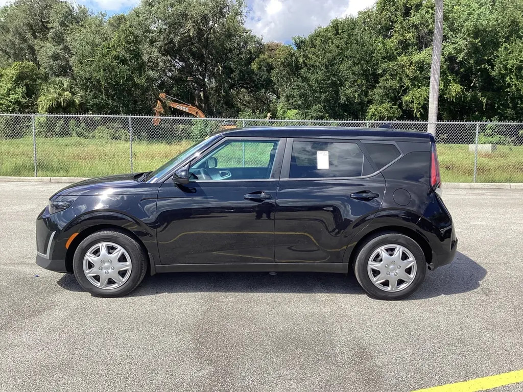 2023 Kia Soul LX S photo 9