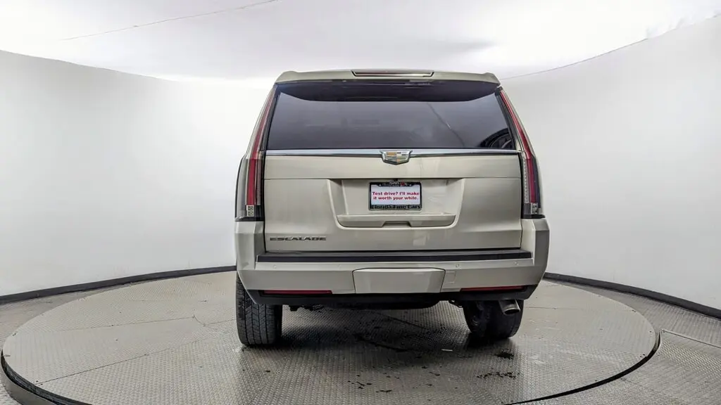2016 Cadillac Escalade Luxury photo 4