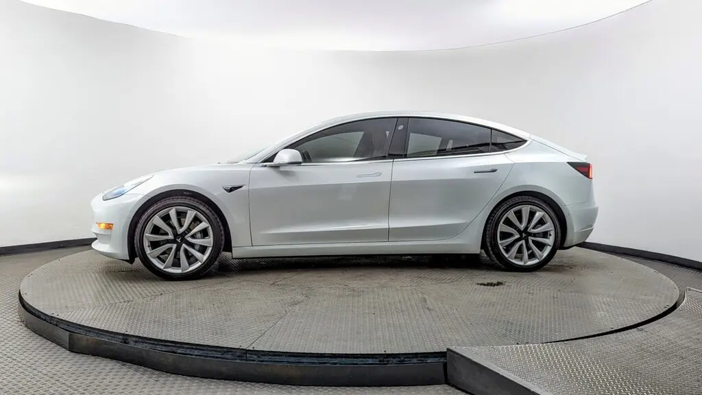 2018 Tesla Model 3 Long Range photo 2