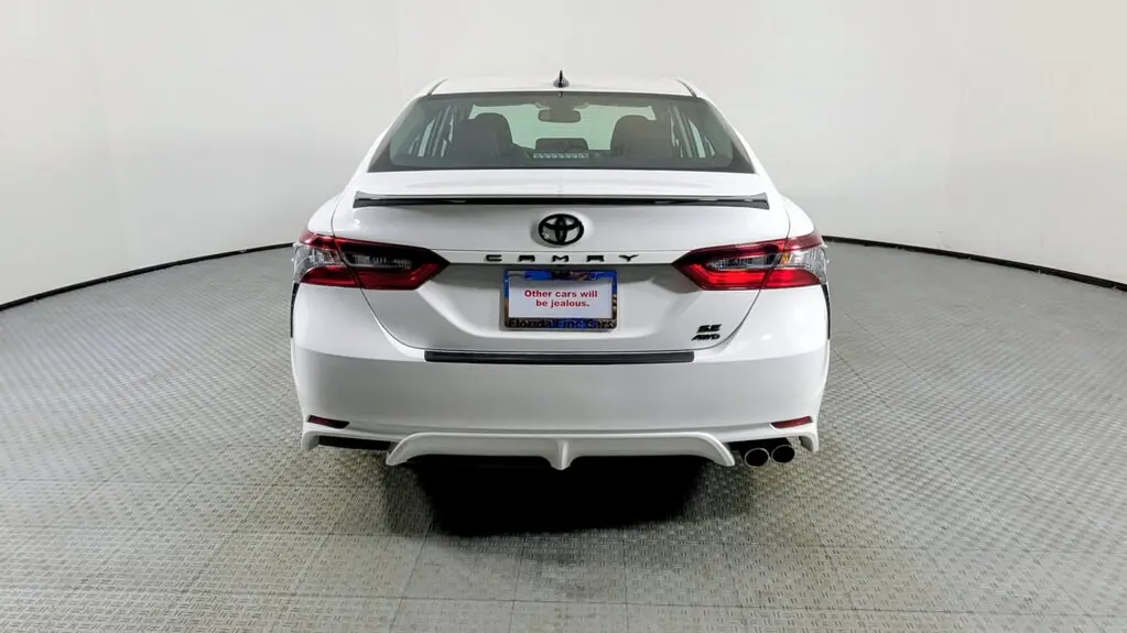 2022 Toyota Camry SE photo 4