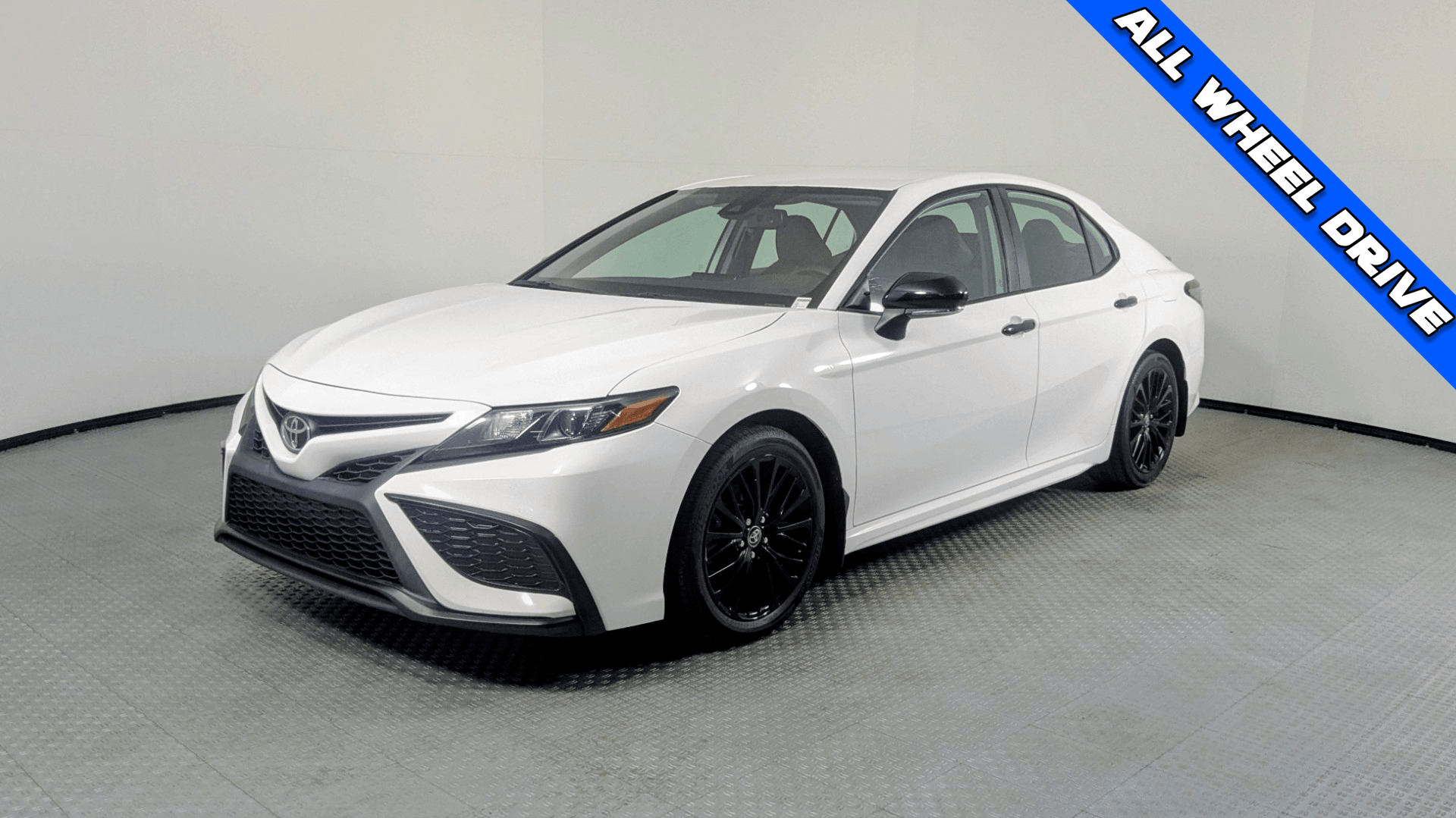 2022 Toyota Camry SE's photo