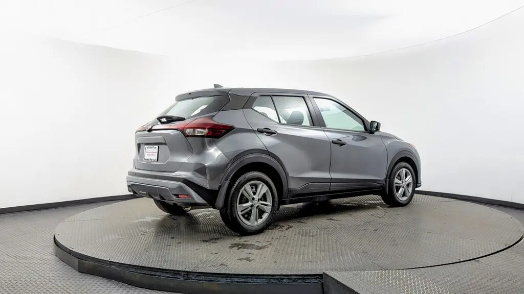 2023 Nissan Kicks S photo 4