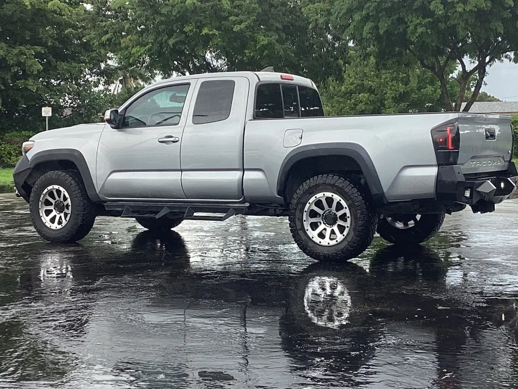 2016 Toyota Tacoma SR5 TRD Sport photo 3