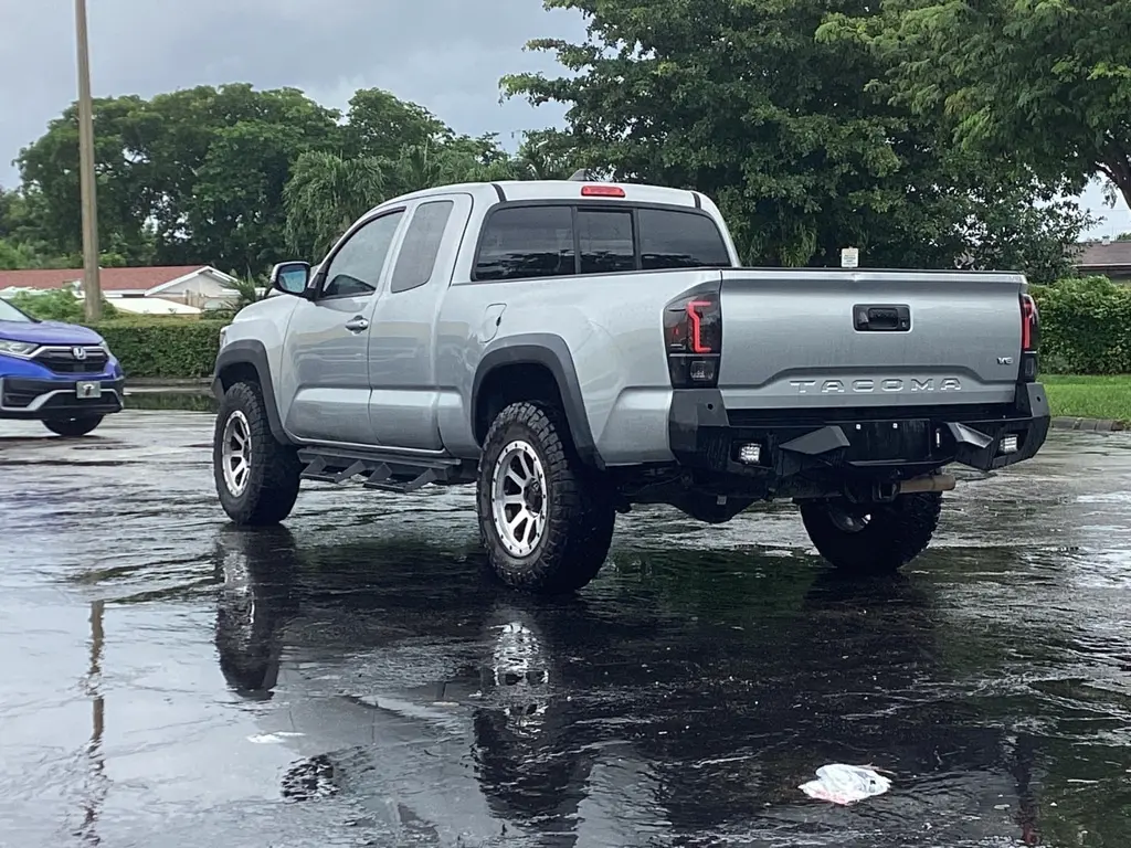 2016 Toyota Tacoma SR5 TRD Sport photo 4