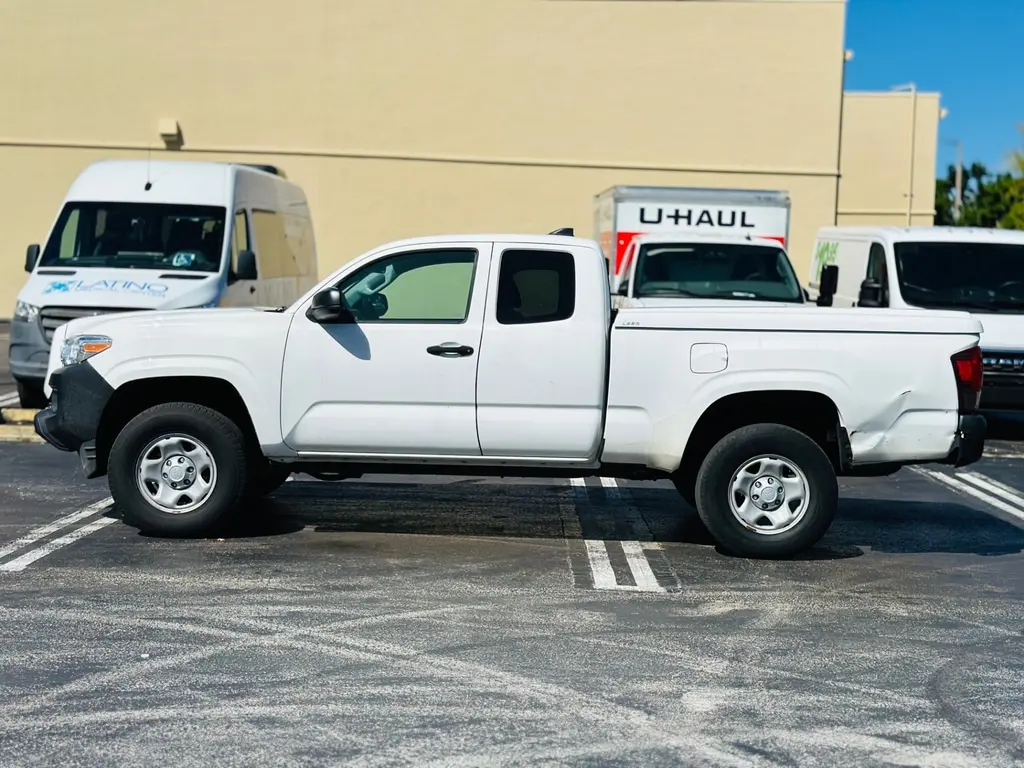 2019 Toyota Tacoma SR photo 3