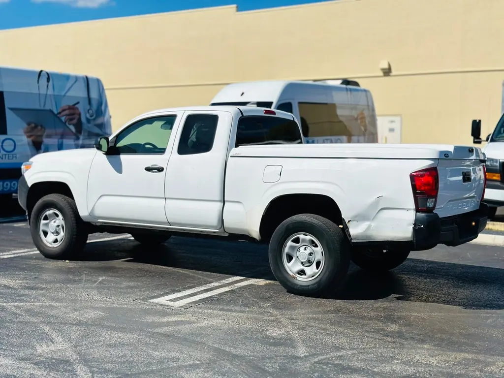 2019 Toyota Tacoma SR photo 4