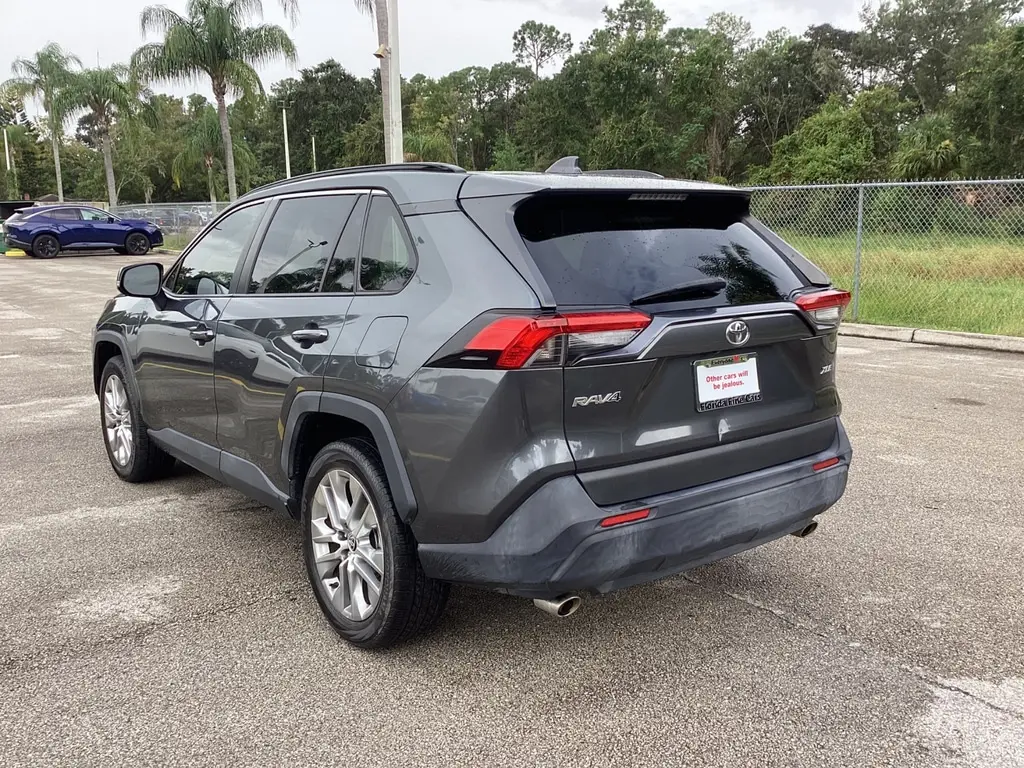 2020 Toyota RAV4 XLE Premium photo 2
