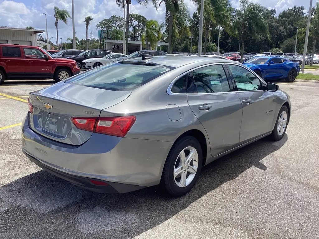 2023 Chevrolet Malibu LS photo 4