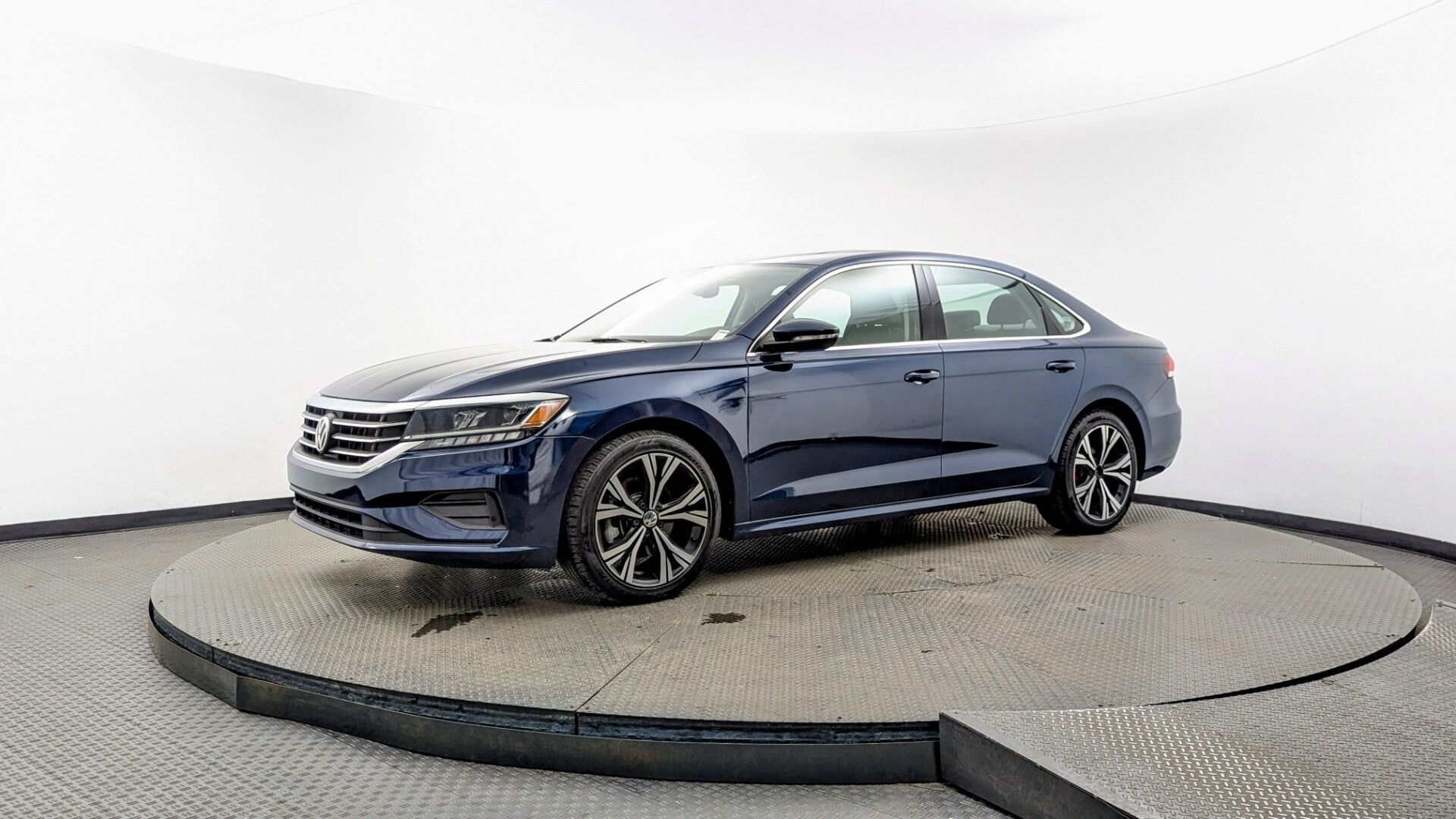 2022 Volkswagen Passat SE's photo