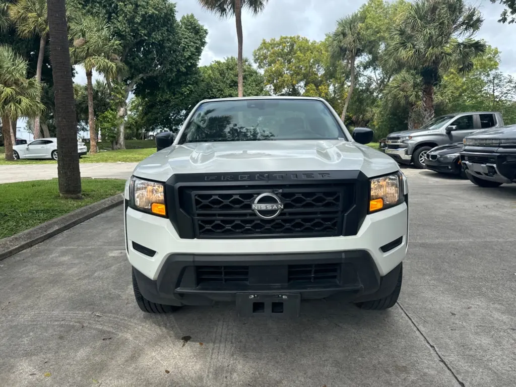 2024 Nissan Frontier S photo 2