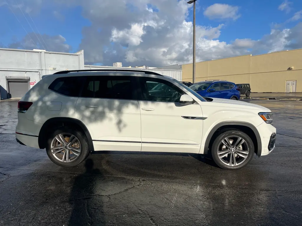 2021 Volkswagen Atlas V6 SE Technology R-Line photo 3