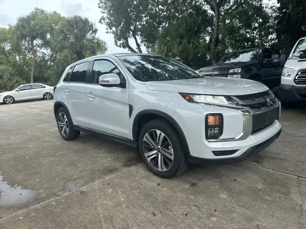 2024 Mitsubishi Outlander Sport SE photo 2