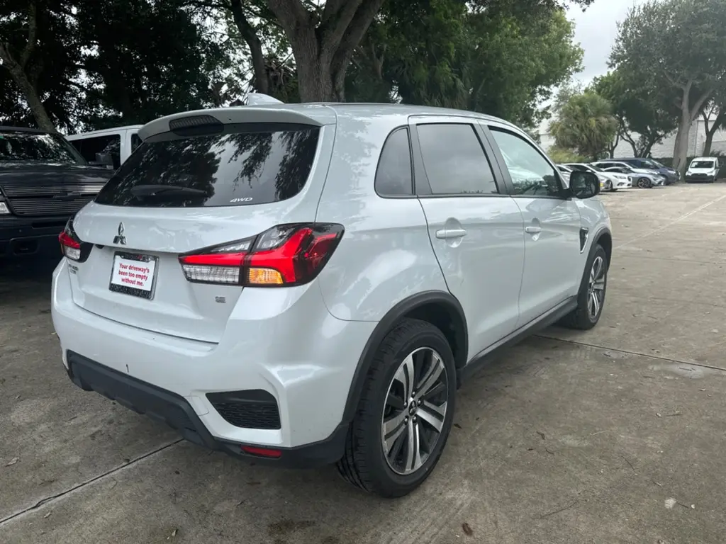 2024 Mitsubishi Outlander Sport SE photo 4