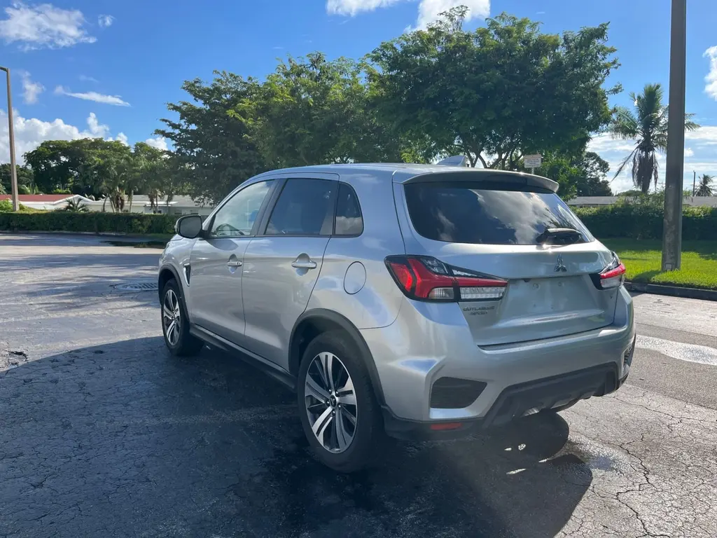 2023 Mitsubishi Outlander Sport SE photo 2
