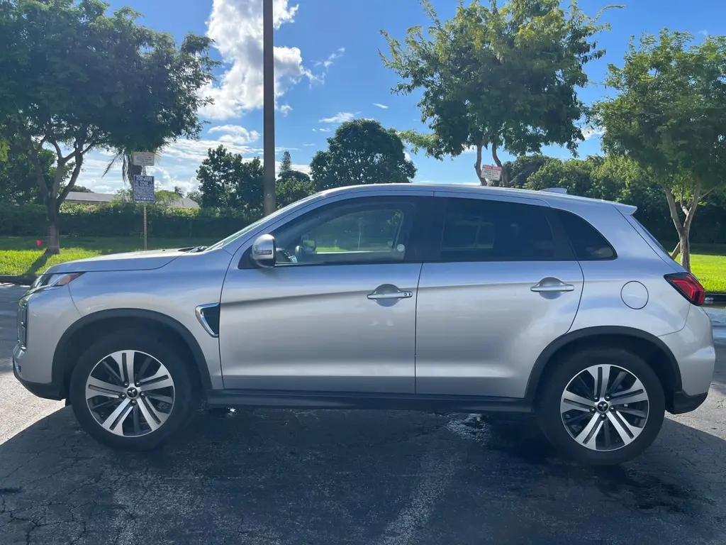 2023 Mitsubishi Outlander Sport SE photo 3