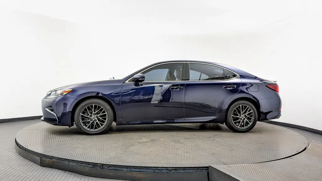 2017 Lexus ES 350 photo 2