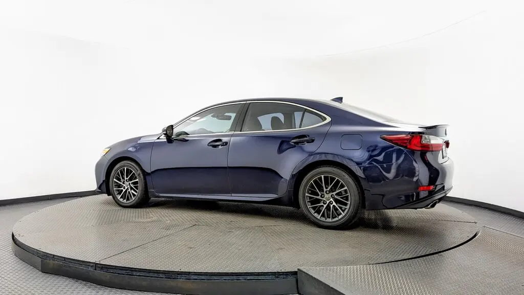 2017 Lexus ES 350 photo 3