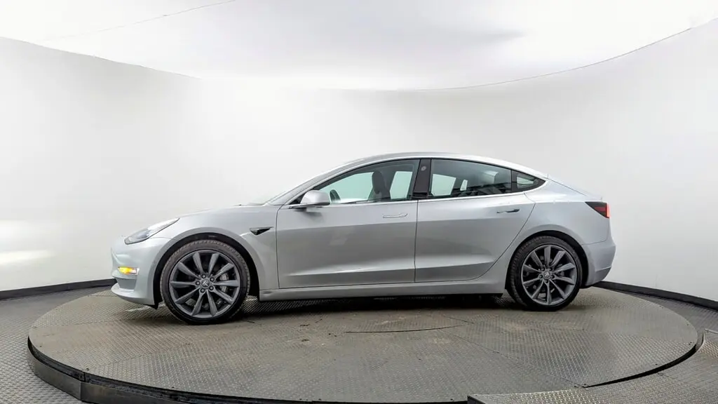 2018 Tesla Model 3 Long Range photo 2