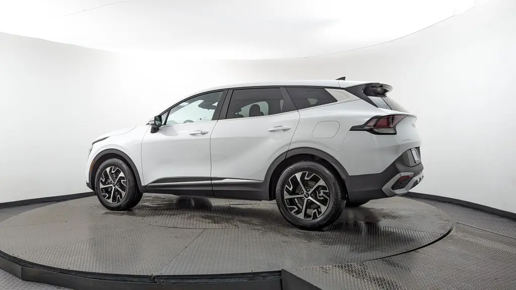 2024 Kia Sportage EX photo 2