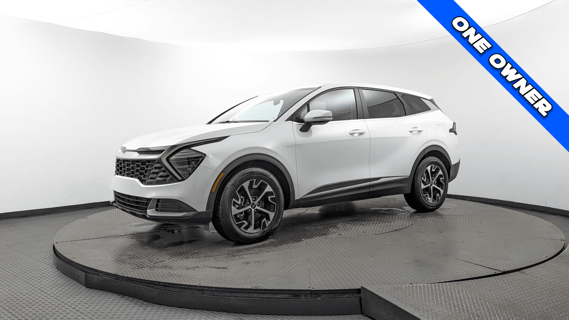 2024 Kia Sportage EX's photo