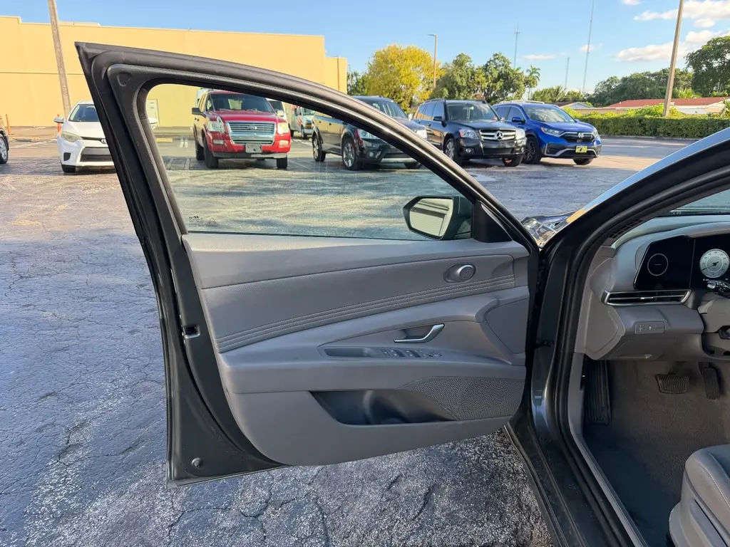 Florida Fine Cars - Used HYUNDAI ELANTRA 2025 WEST PALM SEL CONVENIENCE