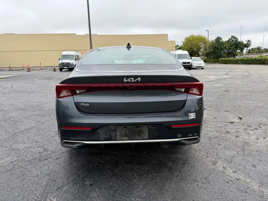 2022 Kia K5 LXS photo 2