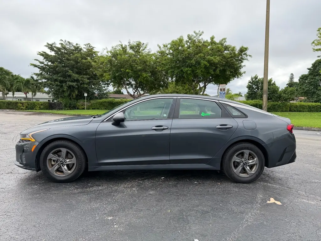 2022 Kia K5 LXS photo 3