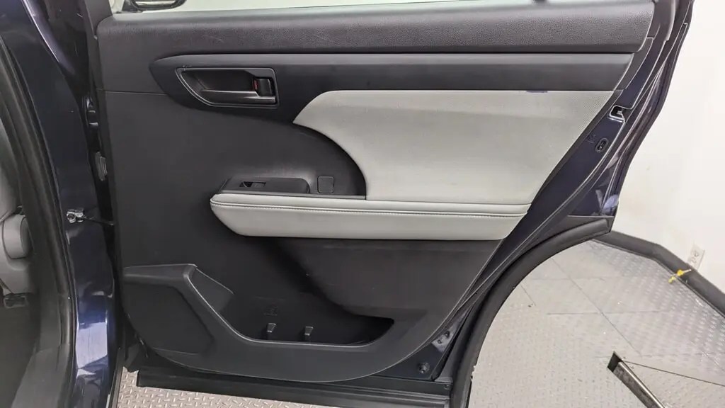 Florida Fine Cars - Used TOYOTA HIGHLANDER 2023 MIAMI L