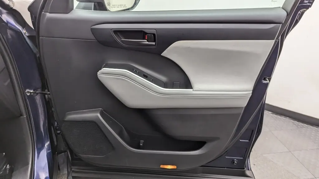 Florida Fine Cars - Used TOYOTA HIGHLANDER 2023 MIAMI L