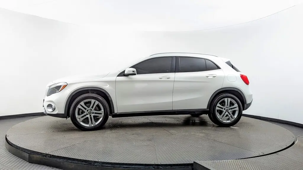 2018 Mercedes Benz GLA 250 photo 2