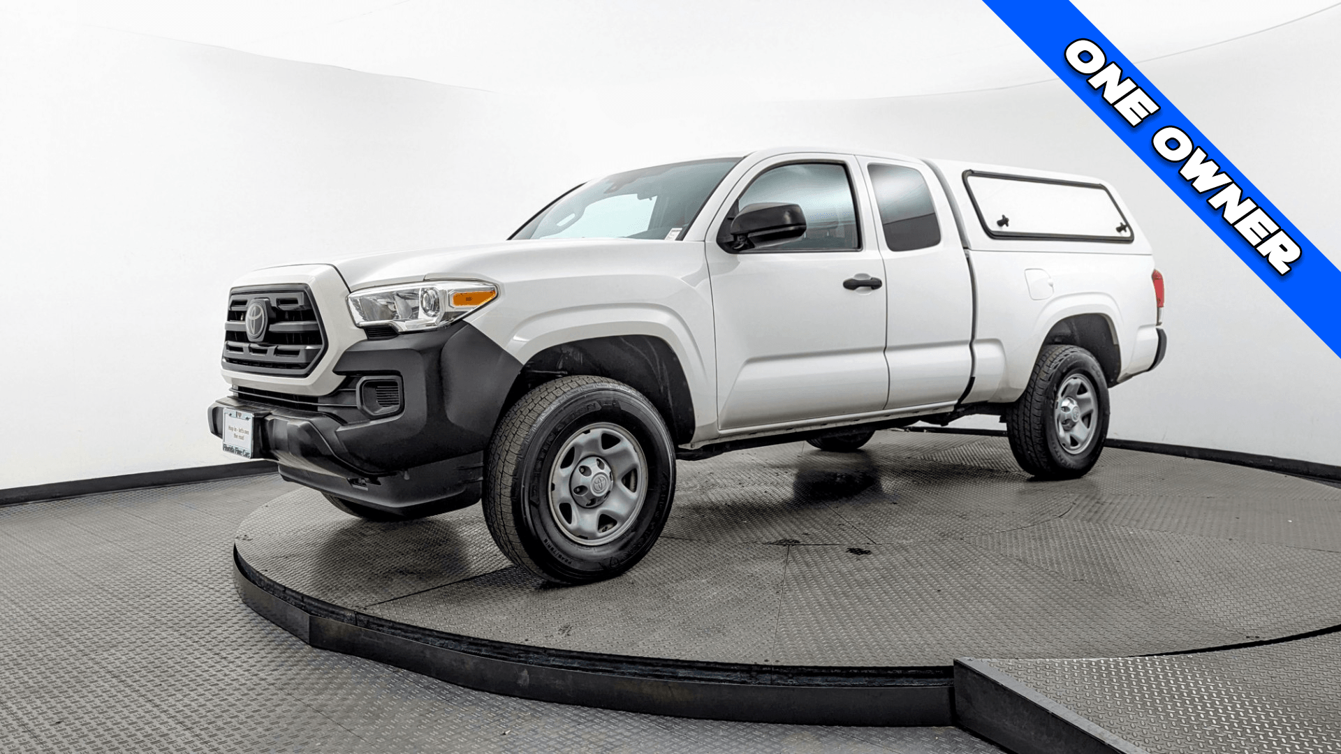 2019 Toyota Tacoma SR's photo