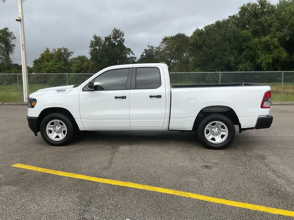 2024 Ram 1500 Tradesman photo 3