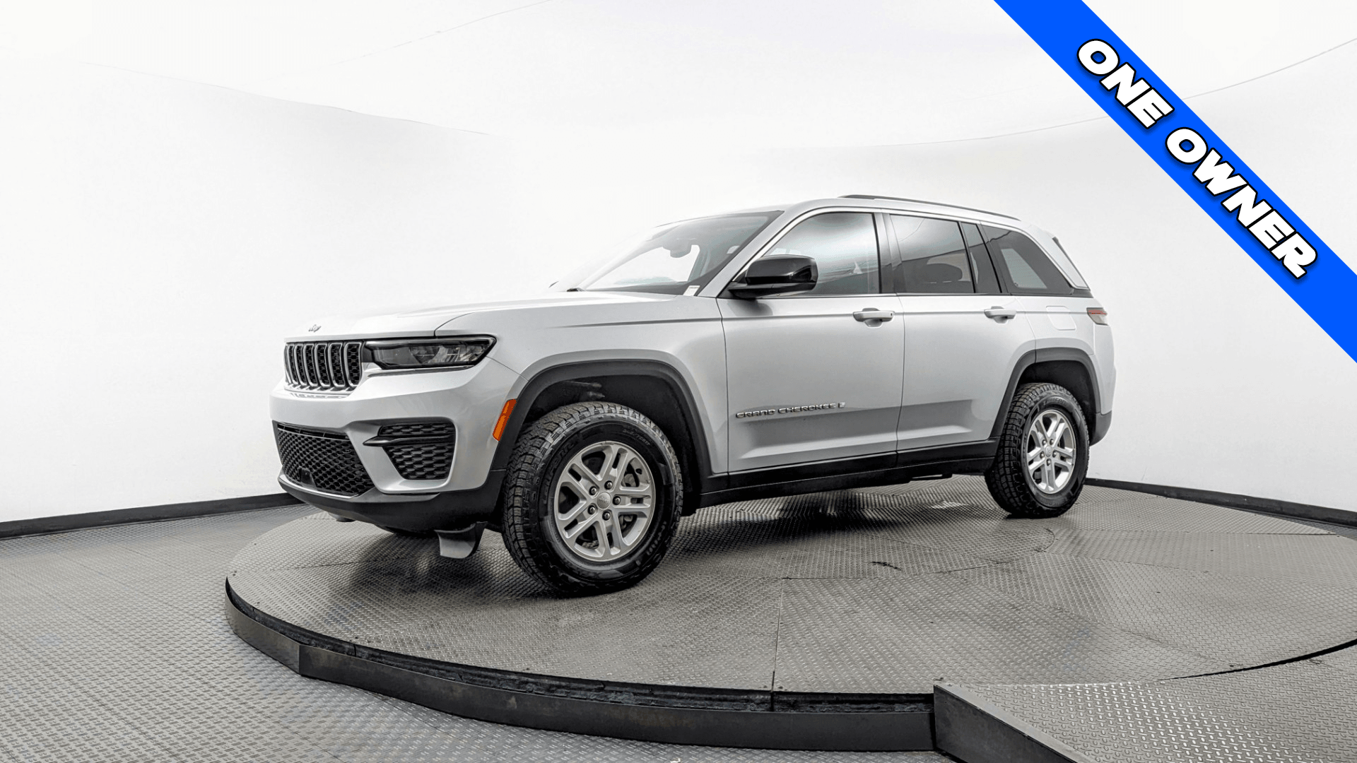 2023 Jeep Grand Cherokee Laredo's photo