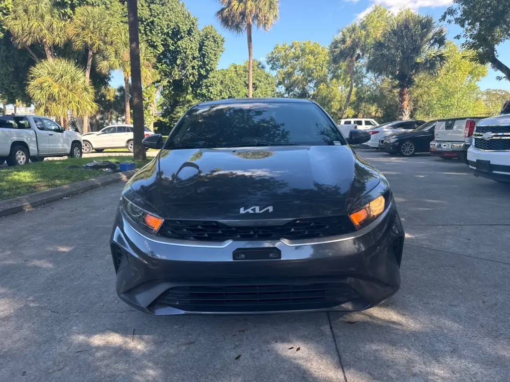 2024 Kia Forte LXS photo 2