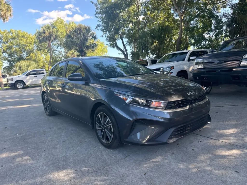 2024 Kia Forte LXS photo 3
