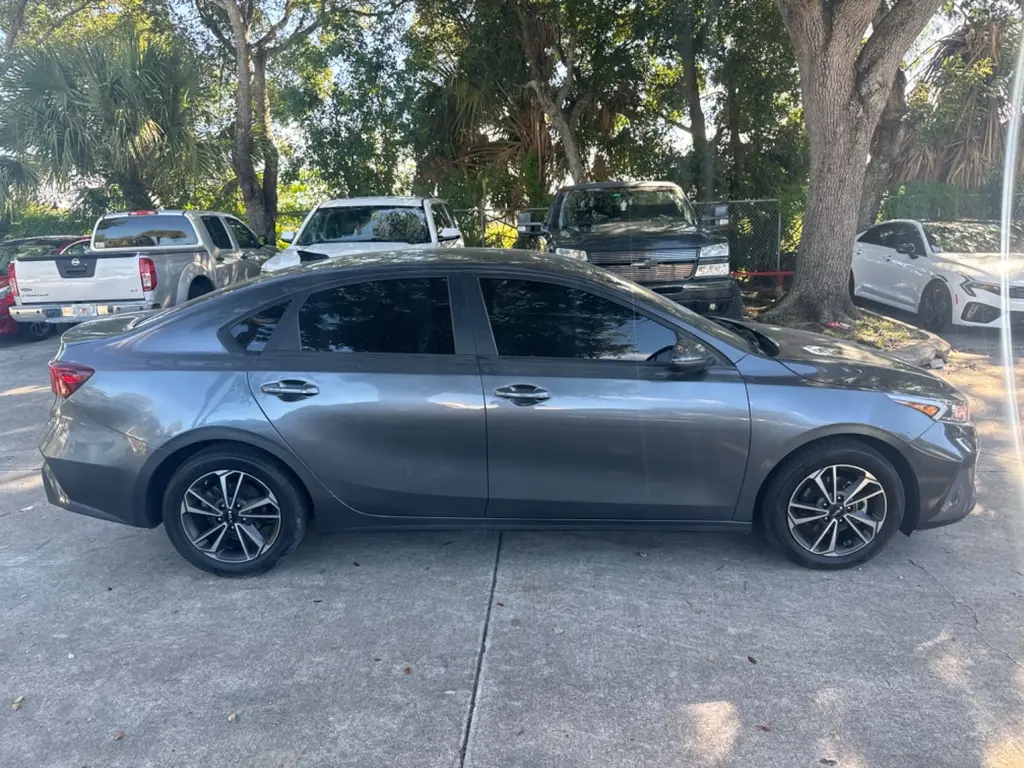 2024 Kia Forte LXS photo 4